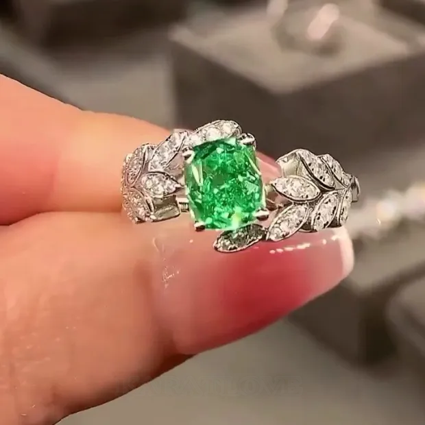Radiant Cut Emerald Green Art Deco Engagement Ring in 925 Sterling Silver Radiant Cut Emerald Green Art Deco Engagement Ring in 925 Sterling Silver