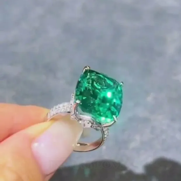 Cushion Cut Emerald Green Art Deco Engagement Ring in 925 Sterling Silver