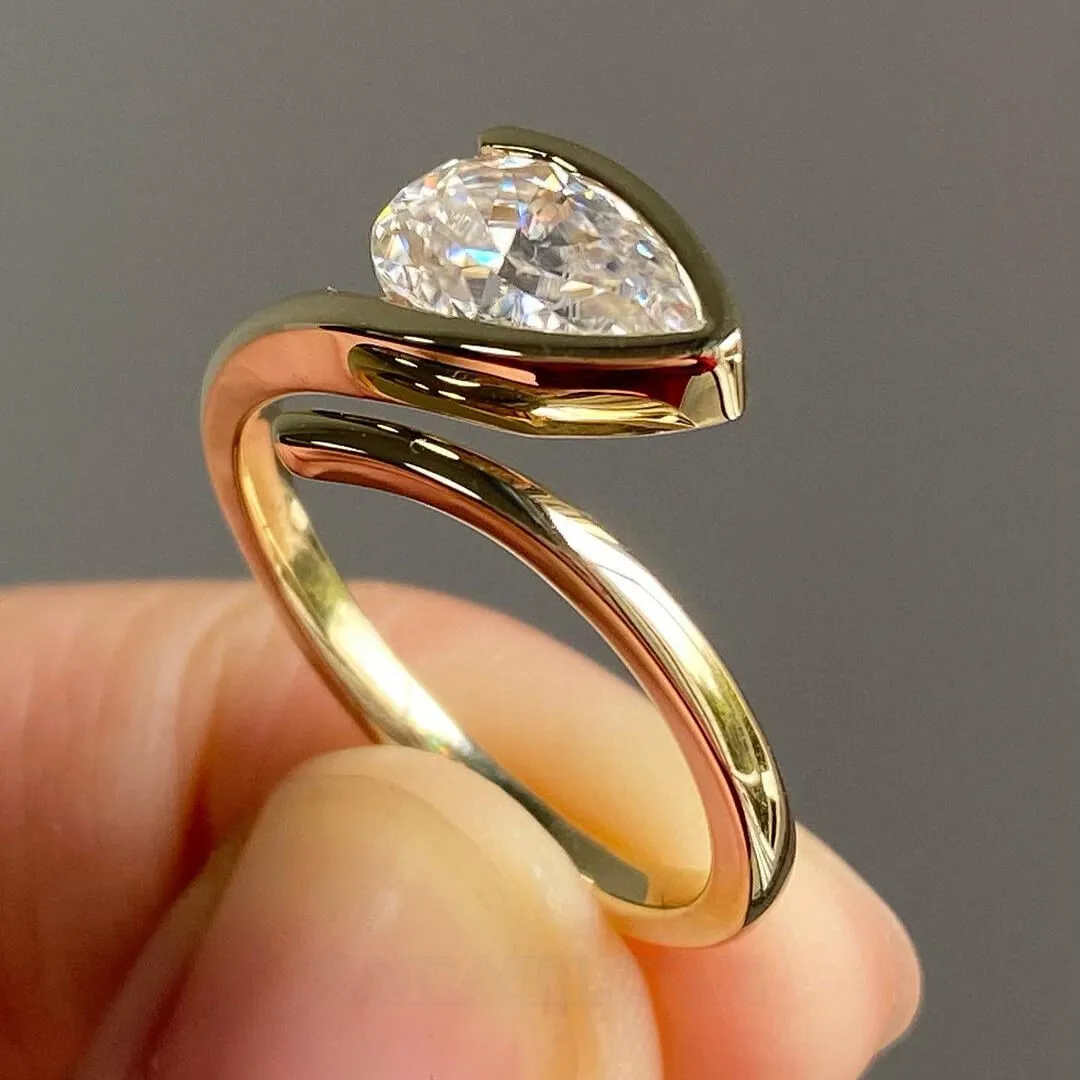 Pear Cut Diamond White 925 Sterling Silver Yellow Gold Art Deco Solitaire Engagement Ring
