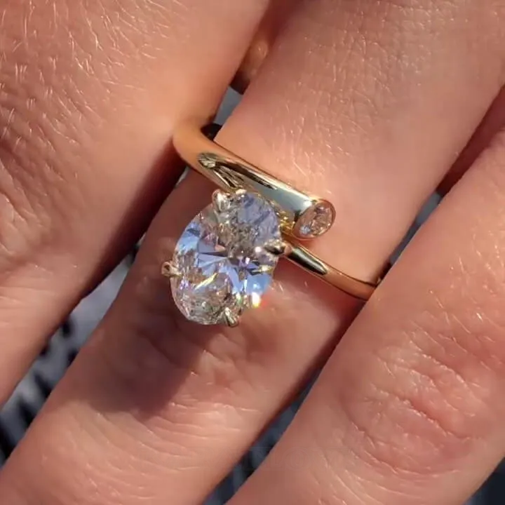 Oval Cut Diamond White Sterling Silver Yellow Gold Engagement Ring Oval Cut Diamond White Sterling Silver Yellow Gold Engagement Ring