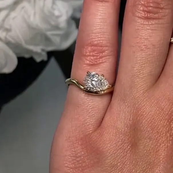 Pear Cut Diamond White 925 Sterling Silver Yellow Gold Solitaire Engagement Ring Pear Cut Diamond White 925 Sterling Silver Yellow Gold Solitaire Engagement Ring