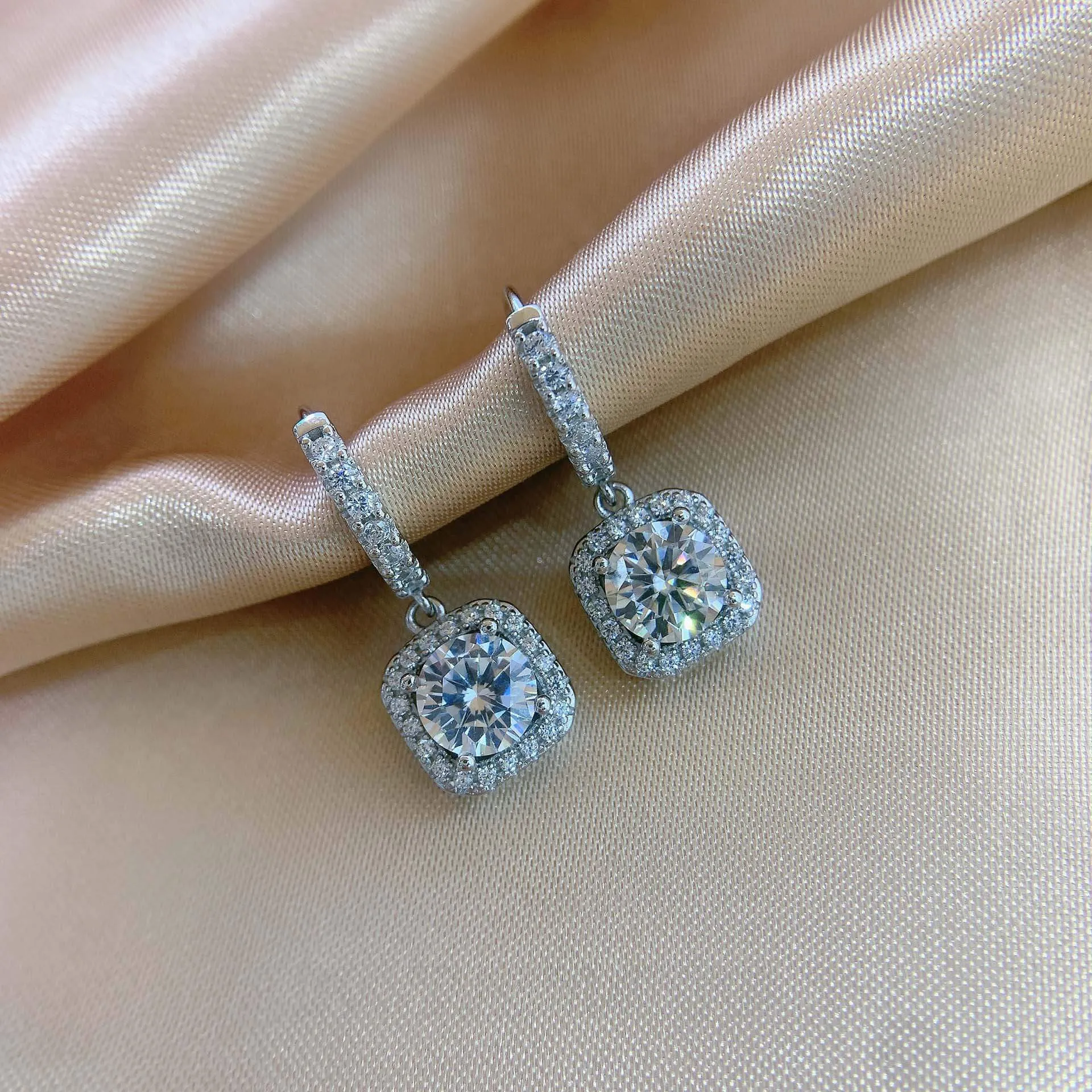 Round Diamond White 925 Sterling Silver Halo Drop Earrings Round Diamond White 925 Sterling Silver Halo Drop Earrings
