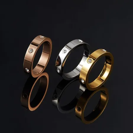 Round Cut Diamond White...