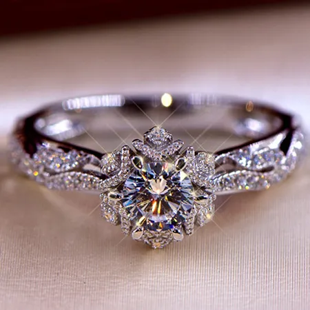 Round Cut Diamond White Art...
