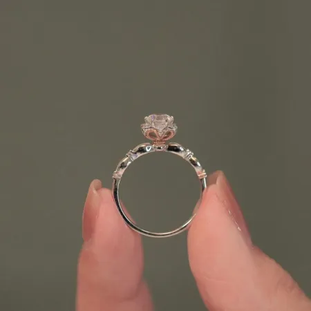 Round Cut Diamond White...