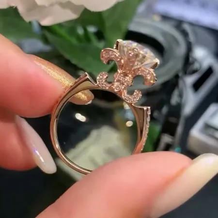 Round Cut Diamond White Art...