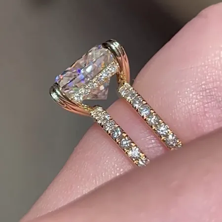 Radiant Cut Diamond White...