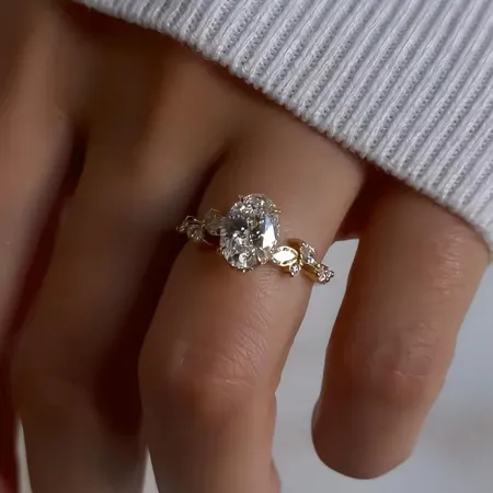 Oval Cut Diamond White...