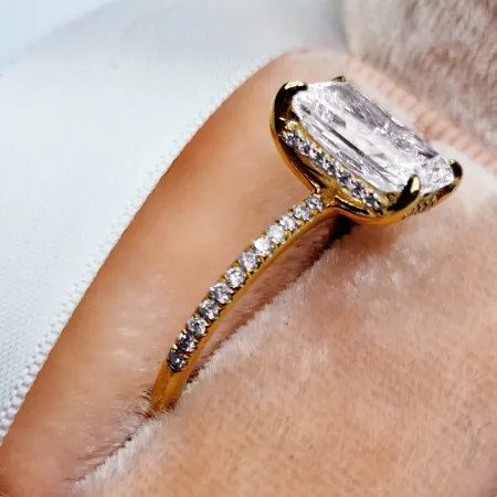 Radiant Cut Diamond White...