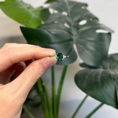 Oval Cut Emerald Green 925...