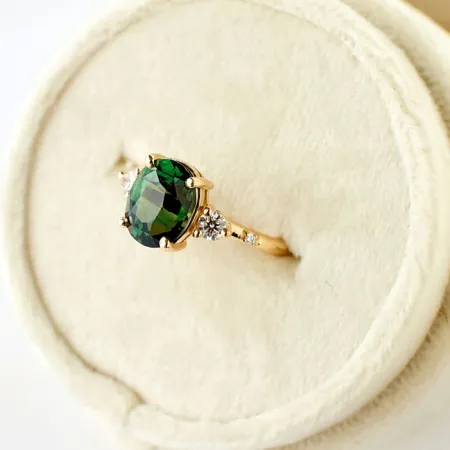 Oval Cut Emerald Green 925...