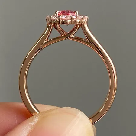 Oval Cut Fancy Pink 925...