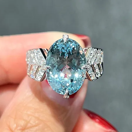 Oval Cut Aquamarine...