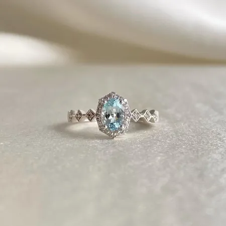 Oval Cut Aquamarine...