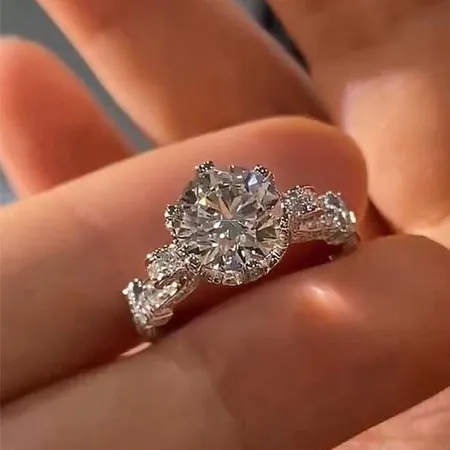 Round Cut Diamond White...