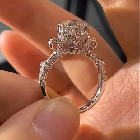 Round Cut Diamond White...