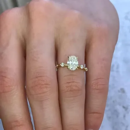 Oval Cut Diamond White...