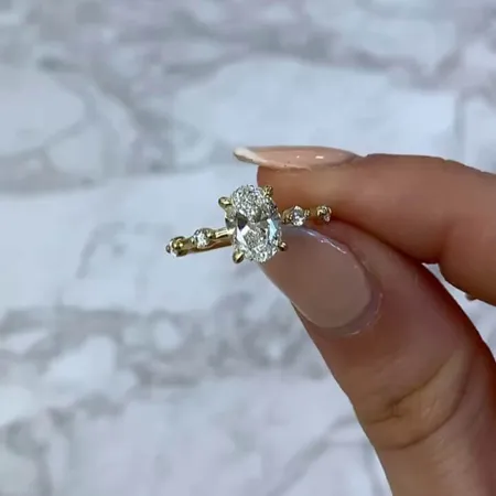 Oval Cut Diamond White...