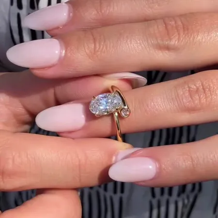 Oval Cut Diamond White...