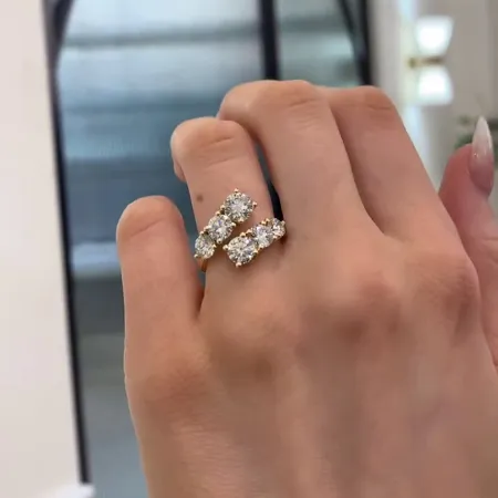 Round Cut Diamond White...