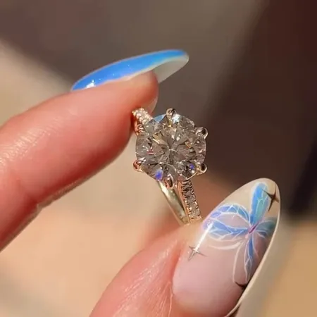 Round Cut Diamond White...