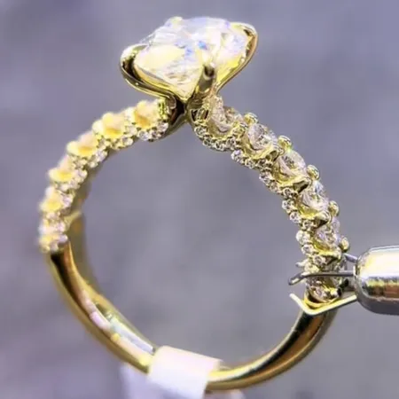 Oval Cut Diamond White...