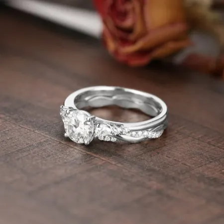 Round Cut Diamond White...