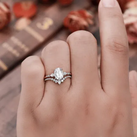 Oval Cut Diamond White...