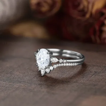 Oval Cut Diamond White...
