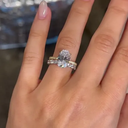 Oval Cut Diamond White...