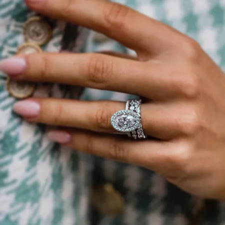 Oval Cut Diamond White Halo...