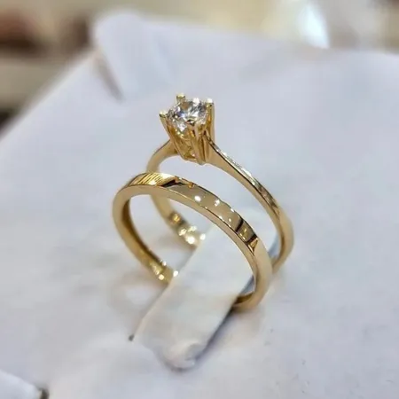 Round Cut Diamond White...