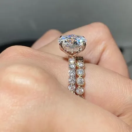 Oval Cut Diamond White...