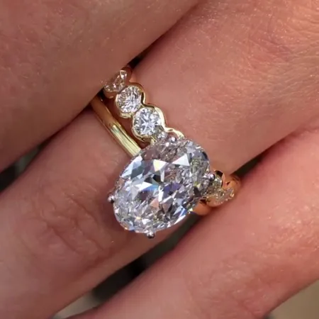 Oval Cut Diamond White...