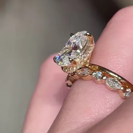 Oval Cut Diamond White...