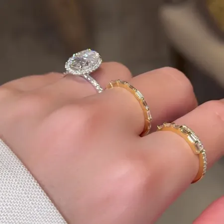 Oval Cut Diamond White Halo...