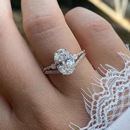 Oval Cut Diamond White...