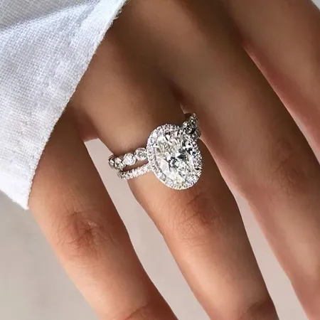 Oval Cut Diamond White...