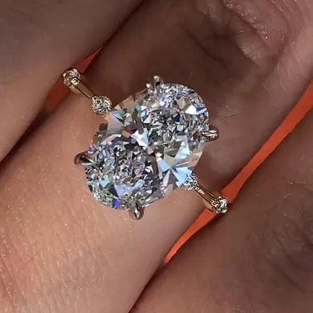 Oval Cut Diamond White...