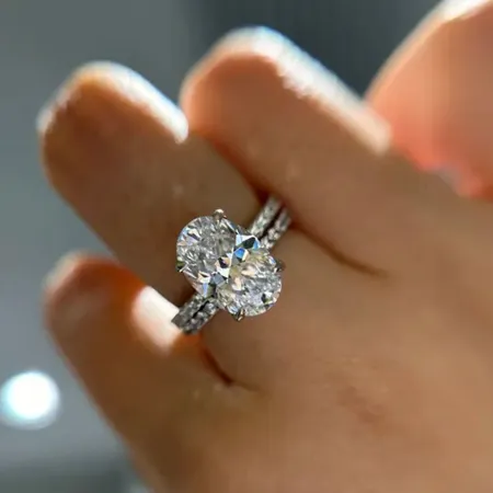 Oval Cut Diamond White...