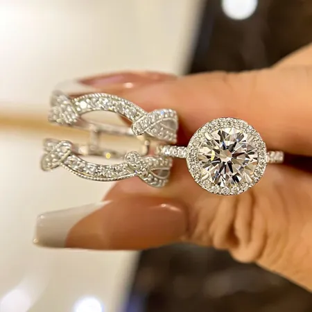 Round Cut Diamond White...