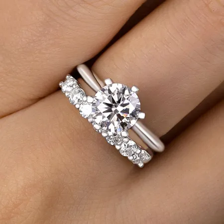 Round Cut Diamond White...