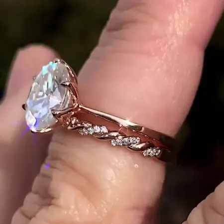 Oval Cut Diamond White...