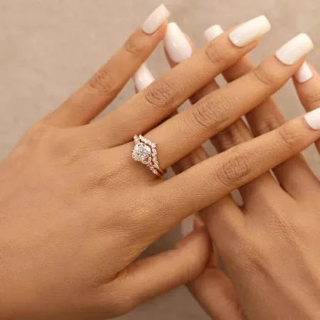 Oval Cut Diamond White...