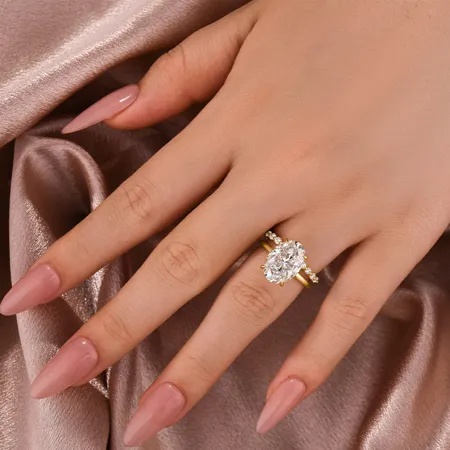 Oval Cut Diamond White...