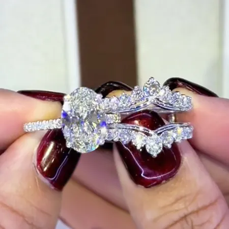 Oval Cut Diamond White...