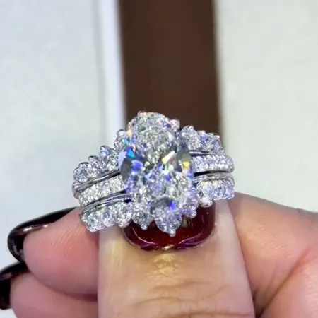 Oval Cut Diamond White...