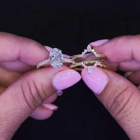 Oval Cut Diamond White...