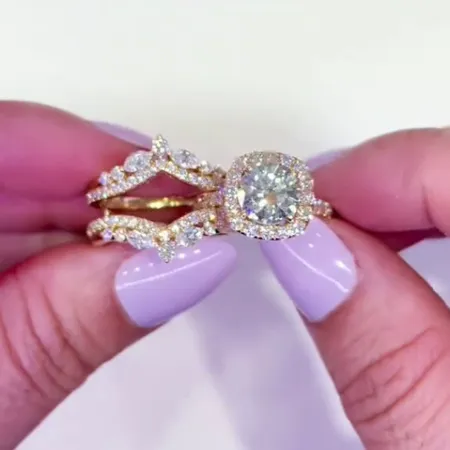 Round Cut Diamond White...