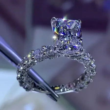 Radiant Cut Diamond White...